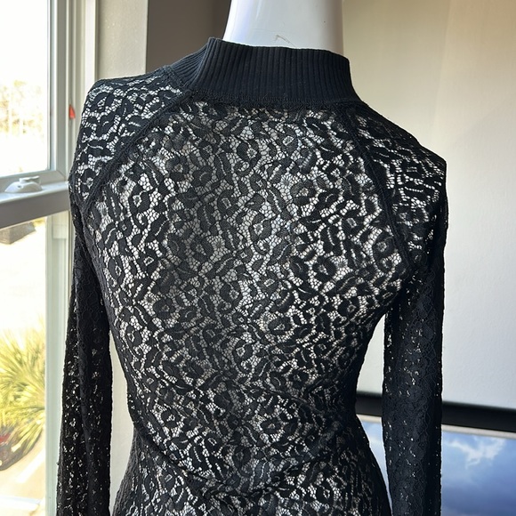 INTIMATELY FREE PEOPLE BLACK LACE TOP SIZE S - Picture 4 of 5